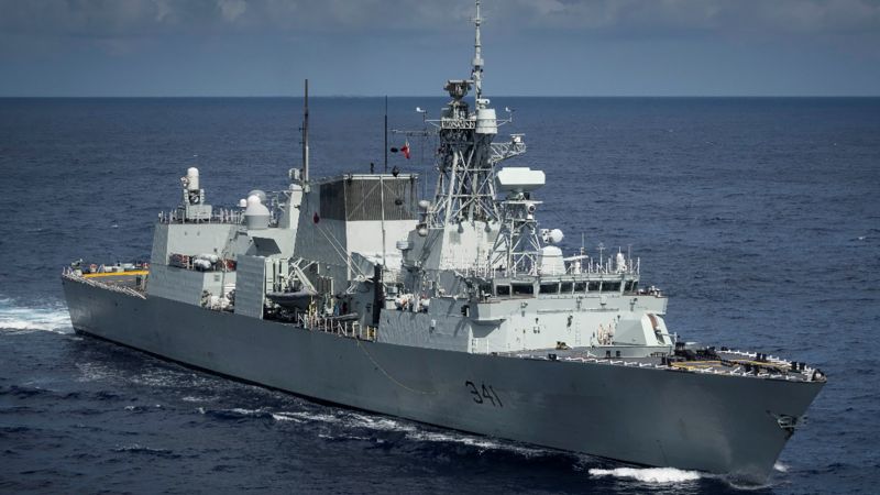 独家报道：加拿大海军称，中国喷气式飞机在南海的潜艇猎直升机附近发射了照明弹。