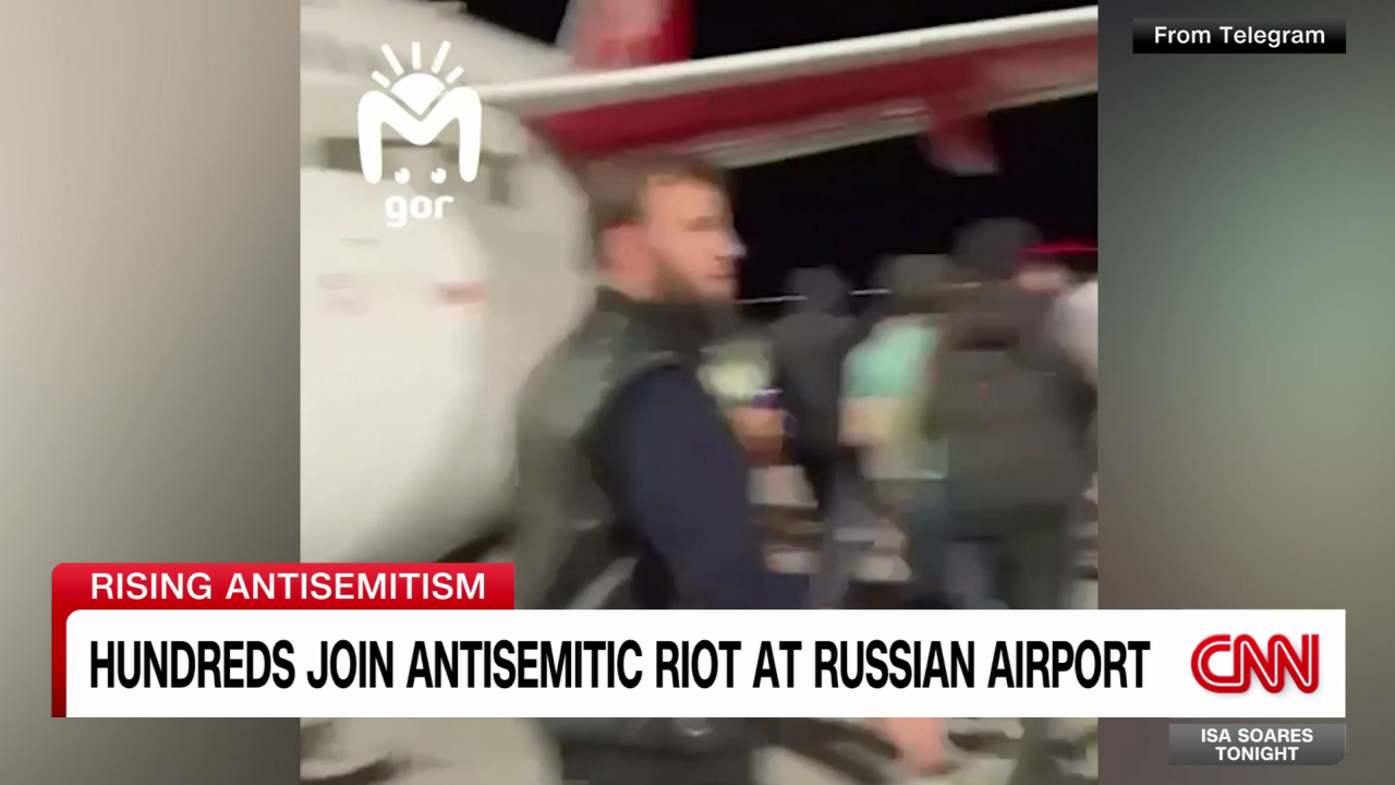 exp Dagestan airport riot Pleitgen pkg 103002PSEG2 cnni world_00004223.png