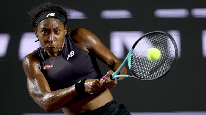 CANCUN, MEXICO - OCTOBER 30: Coco Gauff of United States returns a shot to Ons Jabeur of Tunisia during Day 2 of the GNP Seguros WTA Finals Cancun 2023 part of the Hologic WTA Tour on October 30, 2023 in Cancun, Mexico. (Photo by Clive Brunskill/Getty Images)