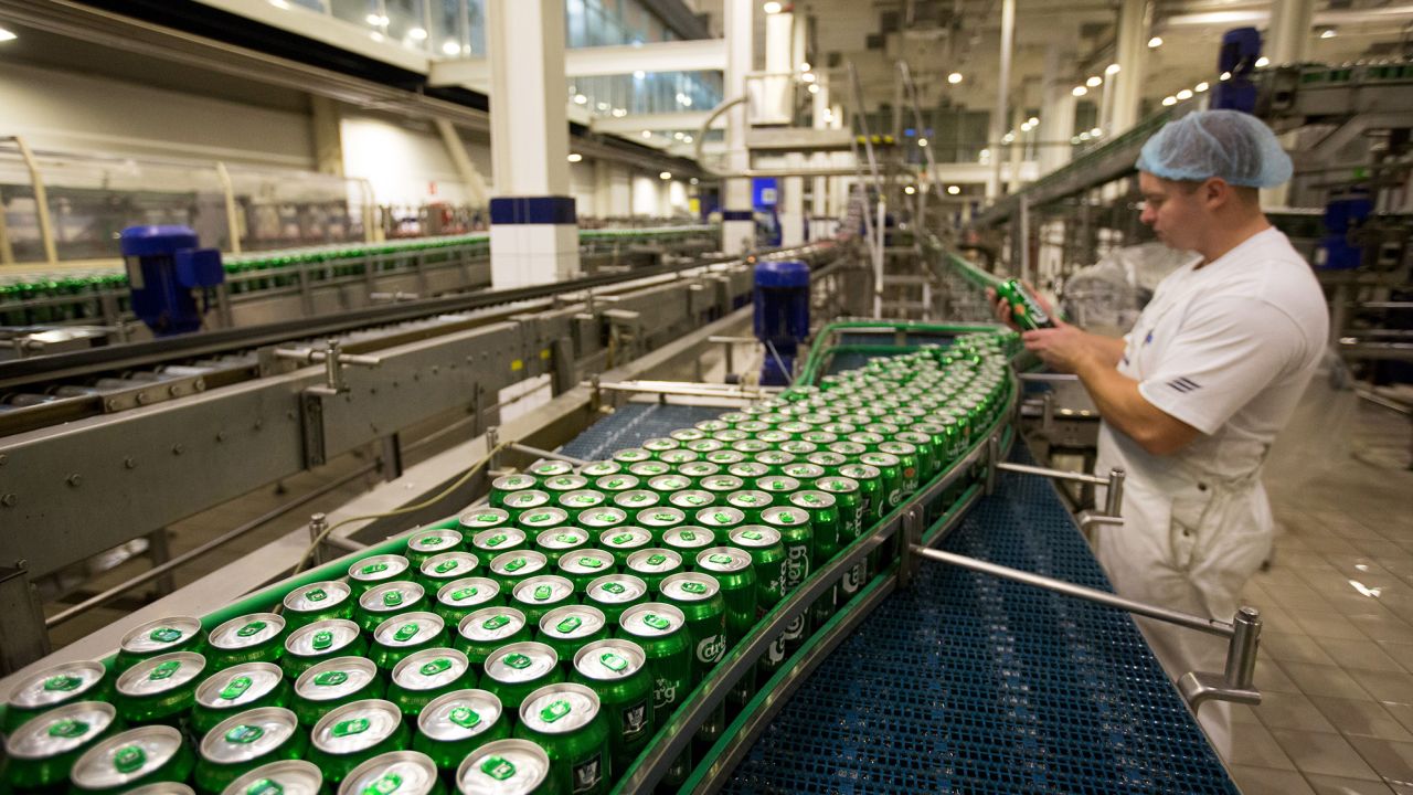 A worker inspects a can of Carlsberg beer as it moves a long the production line inside the OAO Baltika brewery, operated by Carlsberg A/S, in Saint Petersburg, Russia, on Wednesday, Dec. 17, 2014. Russia's retail-sales growth unexpectedly accelerated to the fastest in six months as people snapped up consumer goods out of concern prices will rise further amid the country's worst currency crisis since 1998. Photographer: Andrey Rudakov/Blooomberg
