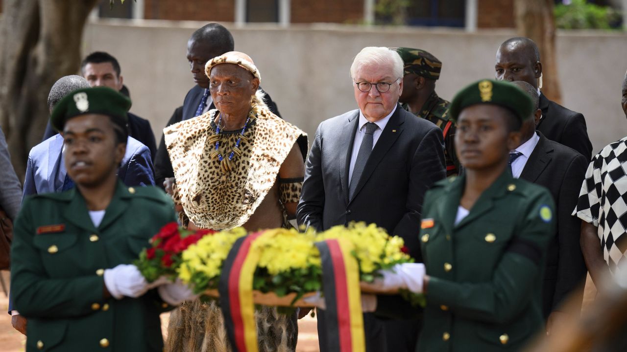 01 November 2023, Tanzania, Songea: German President Frank-Walter Steinmeier lays a wreath at the monument in Songea's Memorial Park together with descendants of the heroes of the Maji Maji War. He ended his Tanzania trip on Wednesday with a contribution to coming to terms with Germany's colonial past and met families in Songea whose ancestors died in a brutally fought war in the colony of German East Africa. Photo by: Bernd von Jutrczenka/picture-alliance/dpa/AP Images