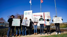 A small number of employees and supporters picket outside the headquarters of drugstore chain Walgreens during a three-day walkout by pharmacists in Deerfield, Illinois, U.S. November 1, 2023.  REUTERS/Vincent Alban