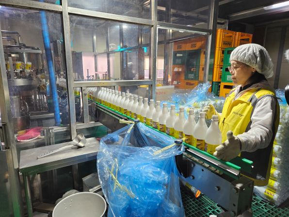 <strong>Nationwide popularity: </strong>Geumjeongsanseong Makgeolli produces around 5,000 to 6,000 bottles per day.  