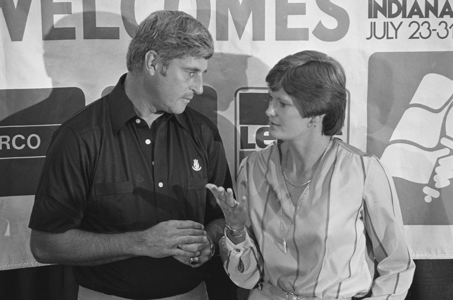 Knight talks to Pat Summitt, Tennessee women's basketball coach, in 1982. Knight and Summitt coached the US men's and women's basketball teams at the 1984 Olympics.