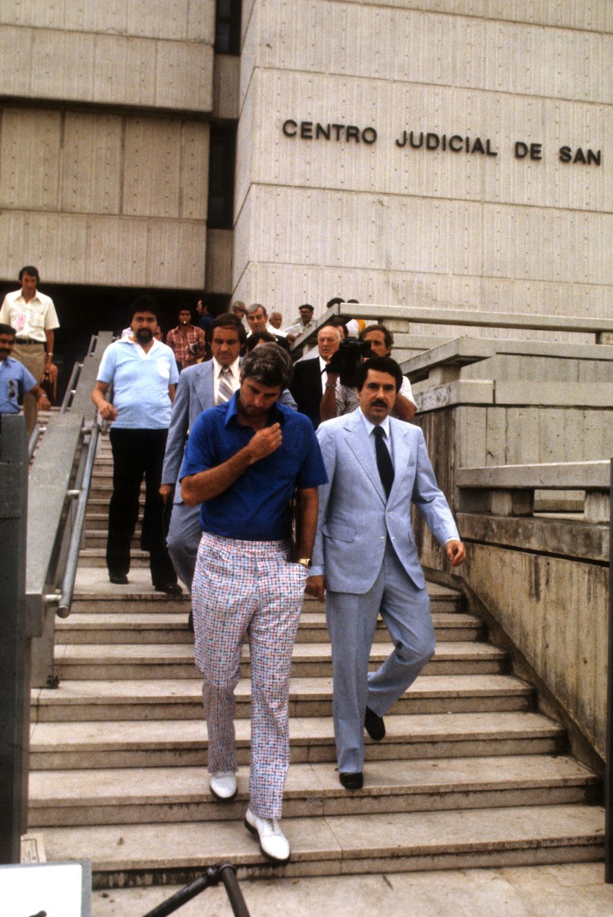Knight walks out of a courthouse in San Juan, Puerto Rico, in 1979 after allegedly assaulting a police officer before a team practice. 