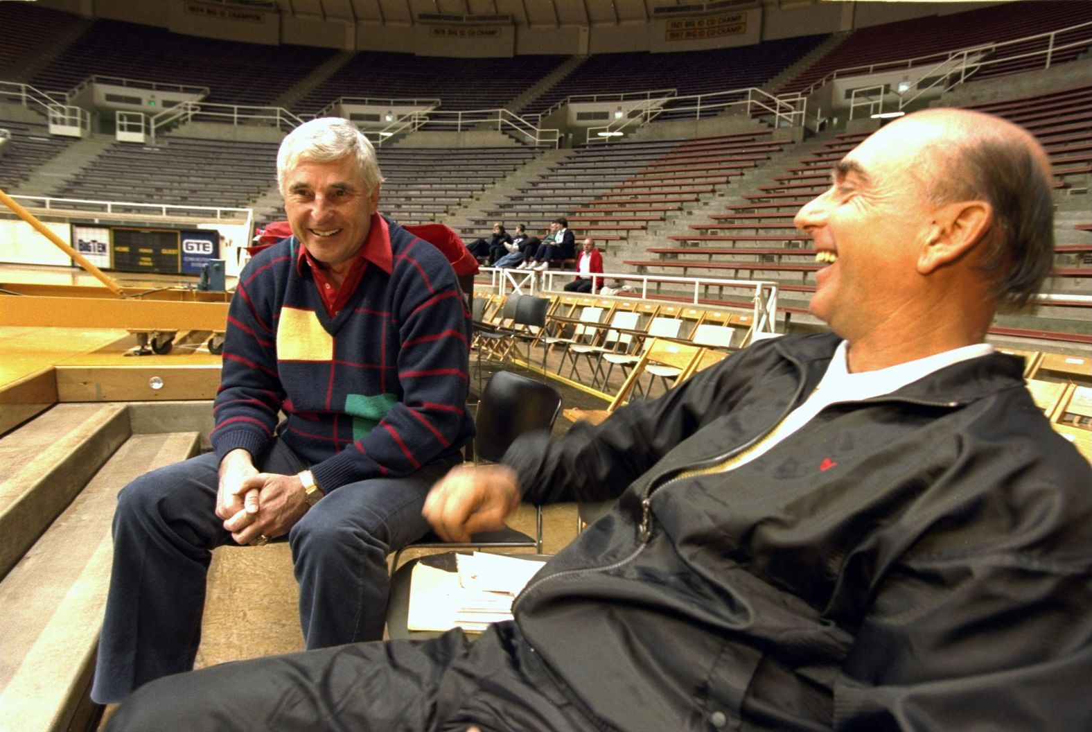 Knight speaks with ESPN announcer Dick Vitale before a game in 1994.