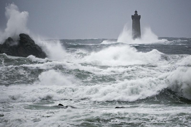 Storm Ciarán batters Northwest Europe, killing at least 4