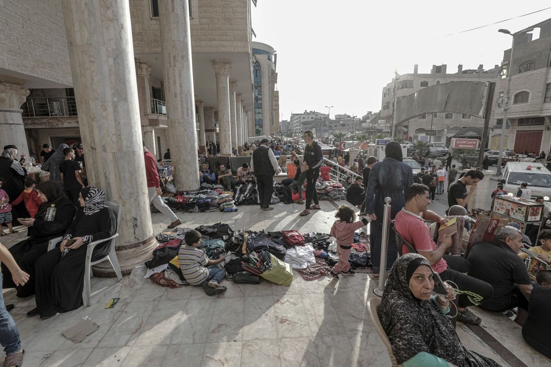 GAZA CITY, GAZA - OCTOBER 31: Palestinian people, who left their houses, take shelter at the al-Quds Hospital as Israeli attacks continue on the 25th day in Tel al-Hawa neighborhood of Gaza City, Gaza on October 31, 2023. (Photo by Ali Jadallah/Anadolu via Getty Images)