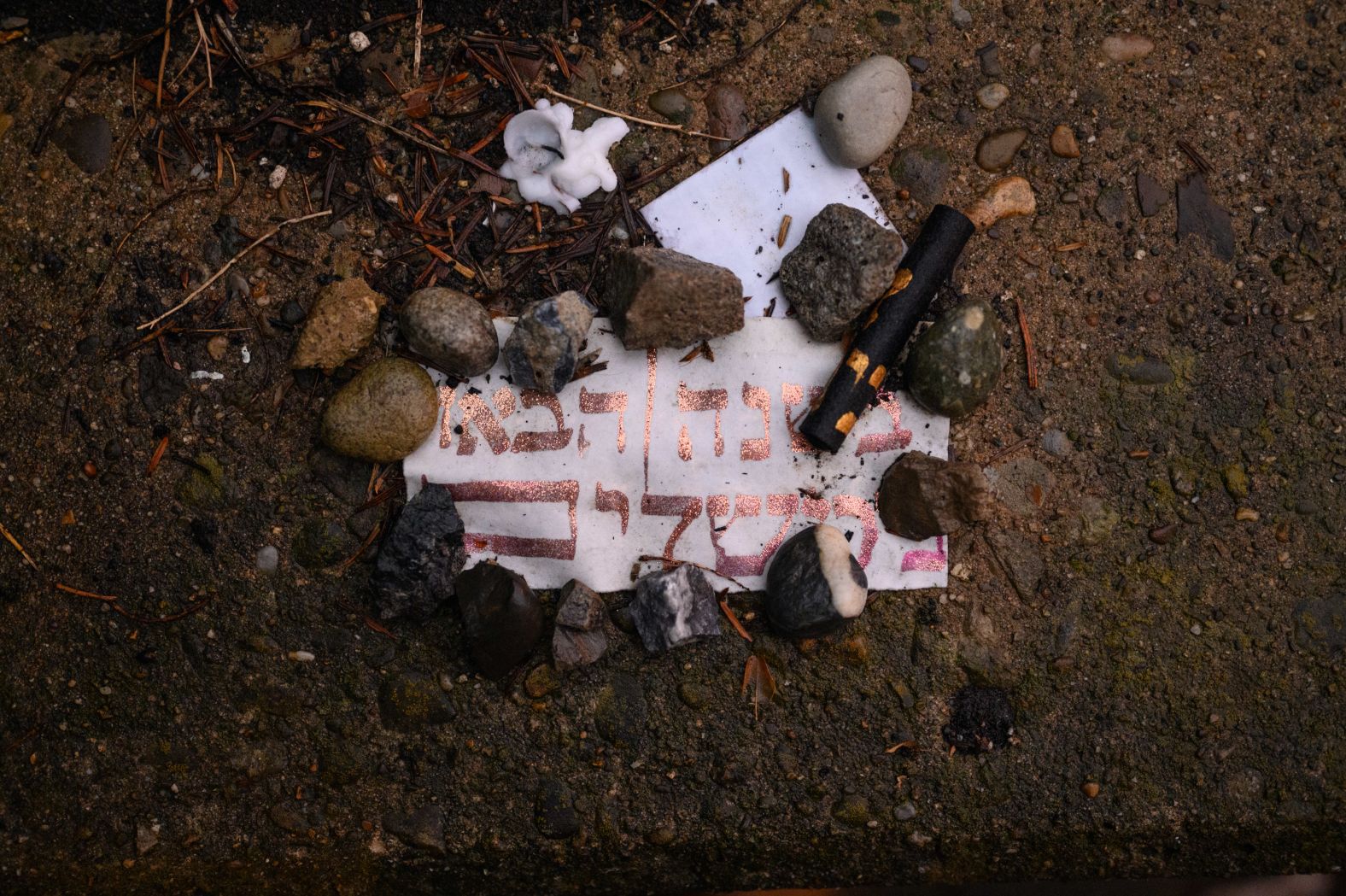 A note is left with stones at the Tree of Life synagogue on the fifth anniversary of the attack in Pittsburgh on Friday, October 27. In 2018, a gunman stormed the synagogue and killed 11 worshippers in the <a href="https://www.cnn.com/2018/10/27/us/jewish-hate-crimes-fbi/index.html" target="_blank">deadliest attack on Jewish people in US history</a>.