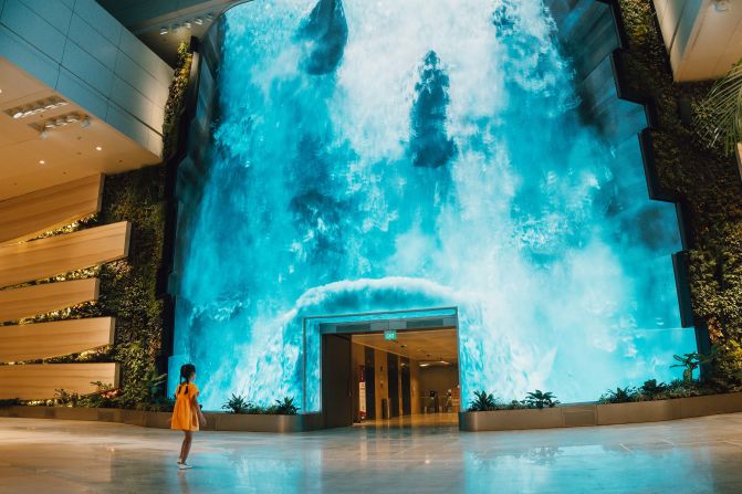 <strong>Wonderfall:</strong> The Wonderfall is a 14-meter-high digital waterfall display in the T2 depatrure hall. Surrounded by a vertical garden, it features 892 flat and flexi-curved tiles.   