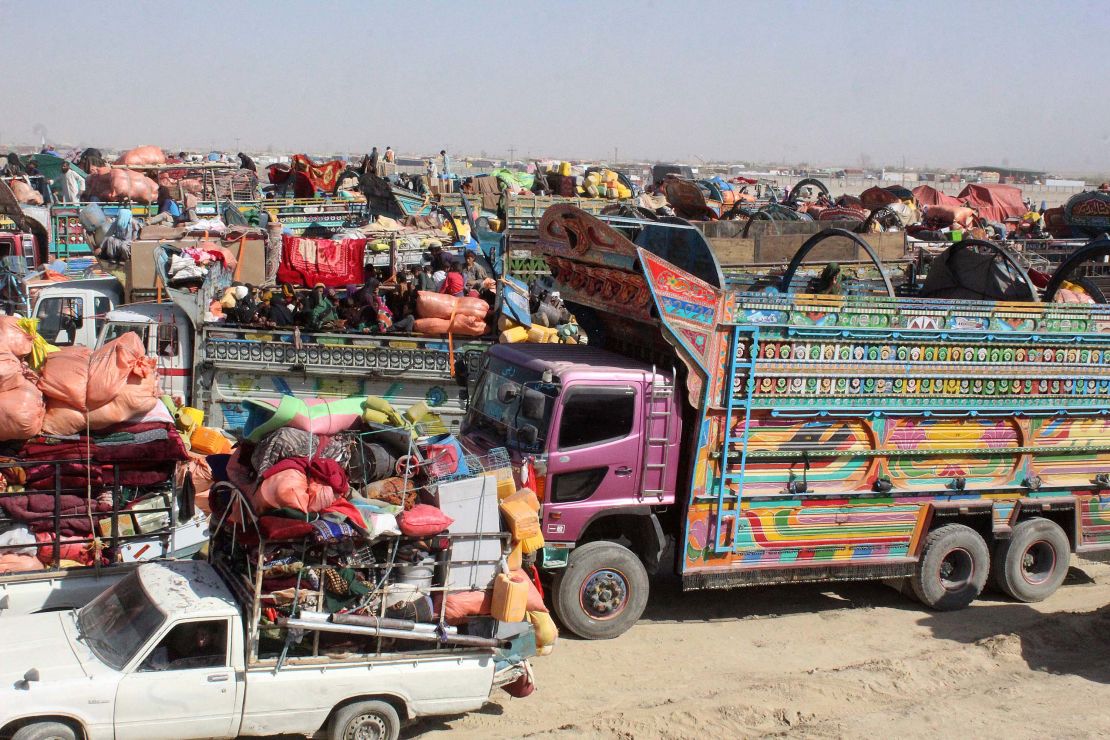 TOPSHOT - Afghan refugees arrive in trucks and cars to cross the Pakistan-Afghanistan border in Chaman on October 31, 2023. More than 10,000 Afghans living in Pakistan rushed to the borders on October 31, just hours before a deadline for 1.7 million people to leave Pakistan voluntarily or face arrest and deportation. (Photo by Abdul BASIT / AFP) (Photo by ABDUL BASIT/AFP via Getty Images)