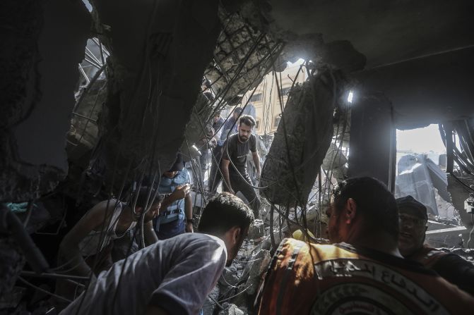 Palestinians search for survivors following an Israeli air strike in Khan Younis, Gaza on November 3. 