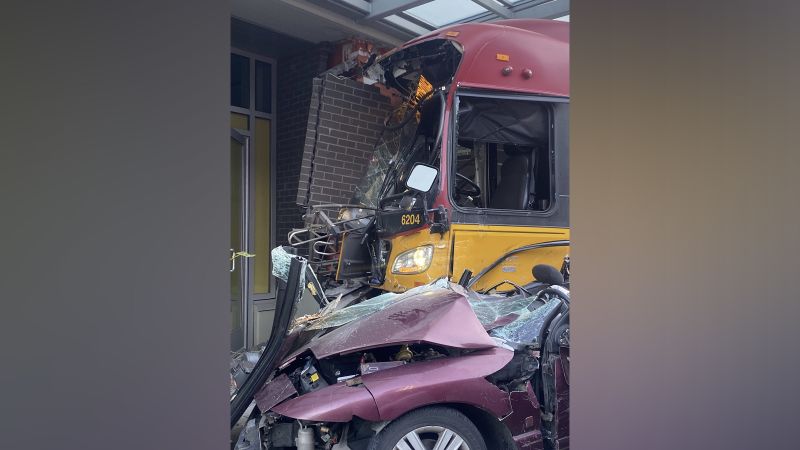 Seattle Metro Bus Crash: 1 Dead, 12 Injured After Bus Crashes Into ...