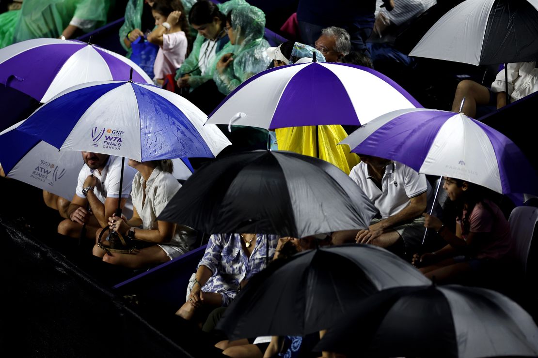 CANCUN, MEXICO - NOVEMBER 04: Spectators sit in the rain during the Women's Singles Semifinal match between Jessica Pegula of United States and Coco Gauff of United States during day 7 of the GNP Seguros WTA Finals Cancun 2023 part of the Hologic WTA Tour on November 04, 2023 in Cancun, Mexico. (Photo by Sarah Stier/Getty Images)
