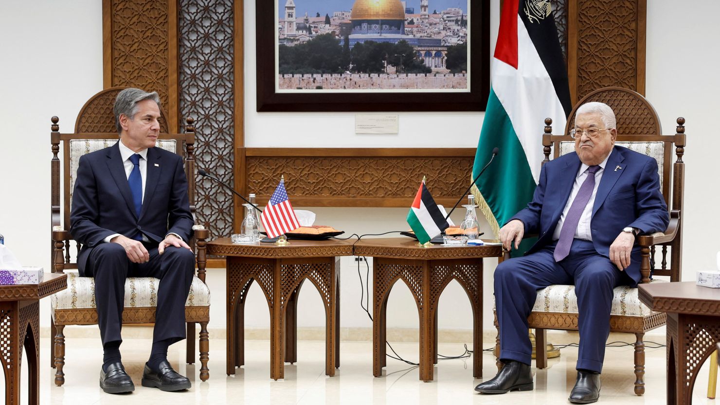U.S. Secretary of State Antony Blinken meets with Palestinian President Mahmoud Abbas amid the ongoing conflict between Israel and the Palestinian Islamist group Hamas, at the Muqata in Ramallah in the Israeli-occupied West Bank, November 5, 2023. REUTERS/Jonathan Ernst/Pool