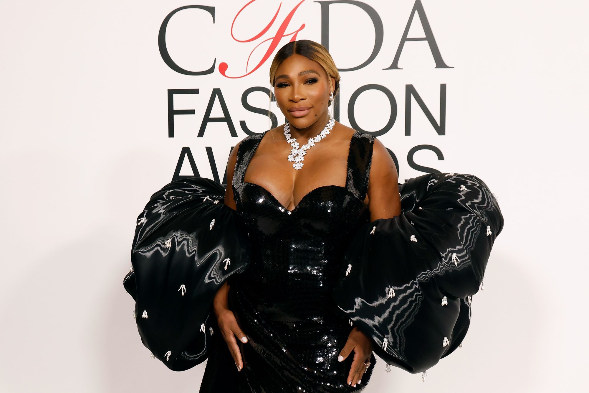 Serena Williams honored as 'fashion icon' at fashion's big awards