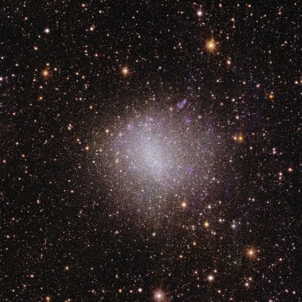 NGC 6822, an irregular dwarf galaxy located 1.6 million light-years from Earth, resembles a small galaxy from the early days of the universe. It is located 1.6 million light-years from Earth.