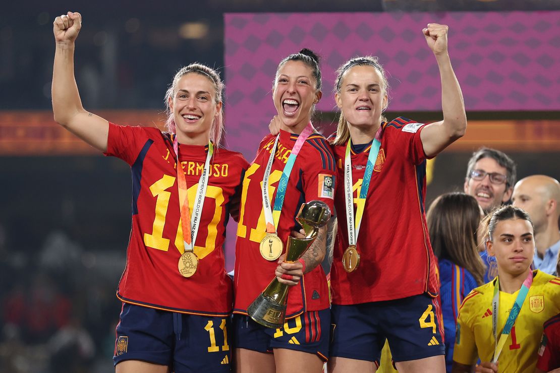 SYDNEY, AUSTRALIA - AUGUST 20: Alexia Putellas, Jennifer Hermoso and Irene Paredes of Spain celebrate with the FIFA Women's World Cup Trophy following their 1-0 victory after the FIFA Women's World Cup Australia & New Zealand 2023 Final match between Spain and England at Stadium Australia on August 20, 2023 in Sydney, Australia. (Photo by Catherine Ivill/Getty Images)