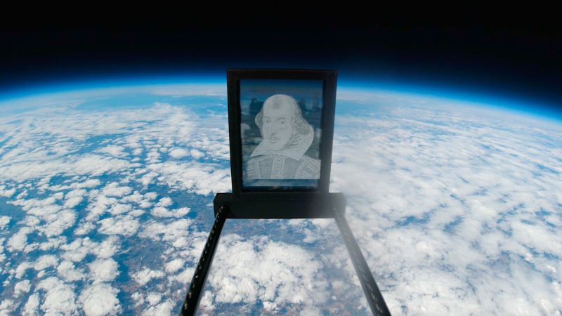 Ein Porträt von Shakespeare, das an den Rand des Weltraums geschickt wurde, um den 400. Jahrestag des ersten Folios zu feiern