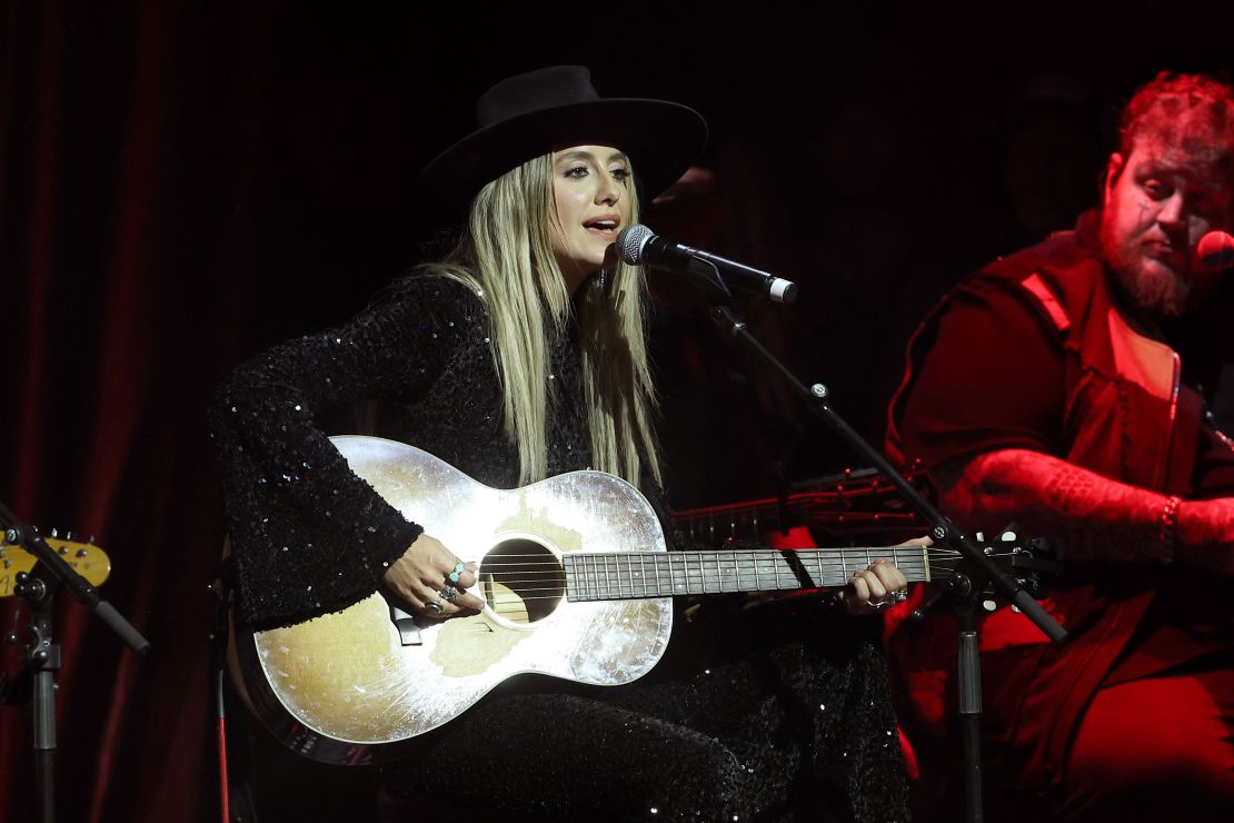 NASHVILLE, TENNESSEE - NOVEMBER 07: Lainey Wilson performs onstage during the 2023 BBR/BMG CMA Pre-Party at Brooklyn Bowl Nashville on November 07, 2023 in Nashville, Tennessee. (Photo by Terry Wyatt/Getty Images for BBR/BMG)