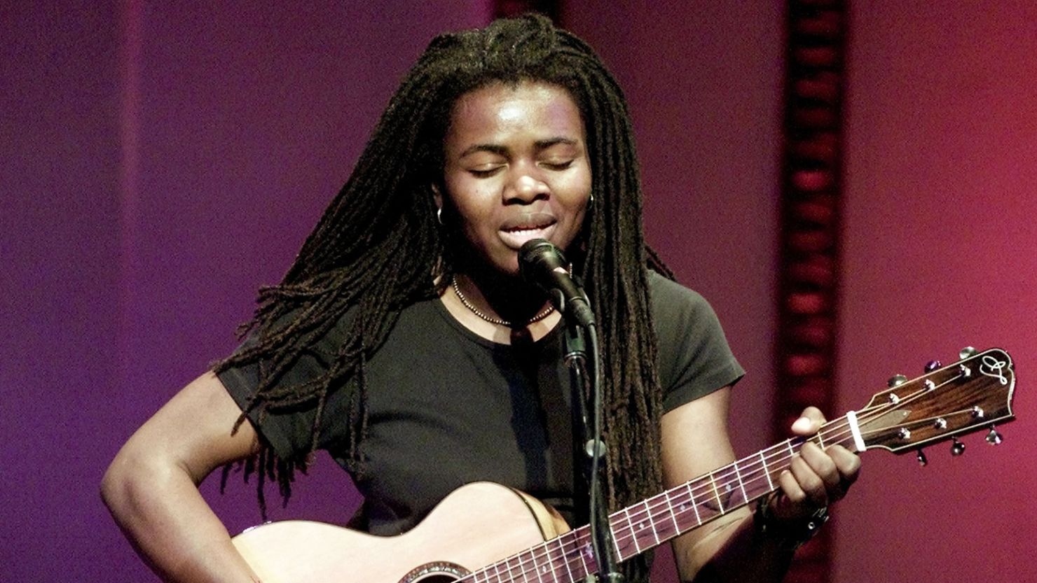 Tracy Chapman performing in New York in 2001. 
