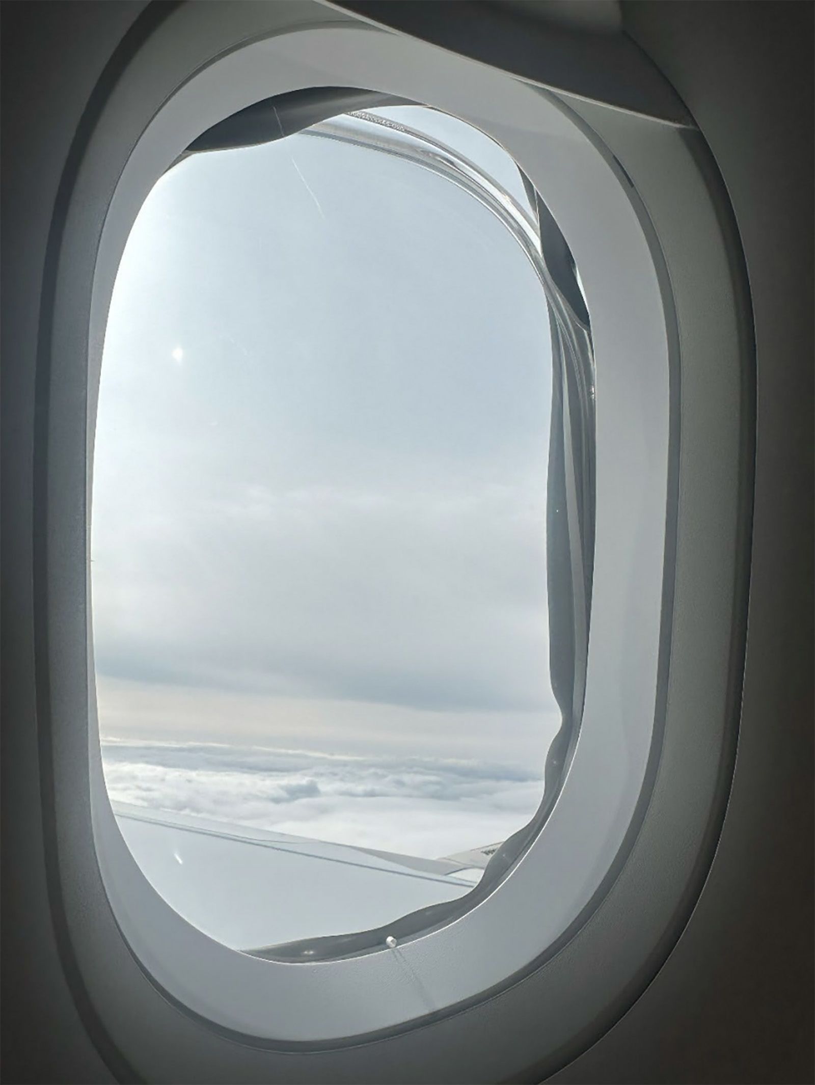 This Special Bulletin is published to raise awareness of a recent occurrence in which several
cabin windows on an Airbus A321 were damaged by high power lights used during a filming
event. The damage was discovered after takeoff on the aircraft's next flight. Work is ongoing
with the aircraft manufacturer and operator to fully understand the properties of the lights used
and how this risk can be managed in future.