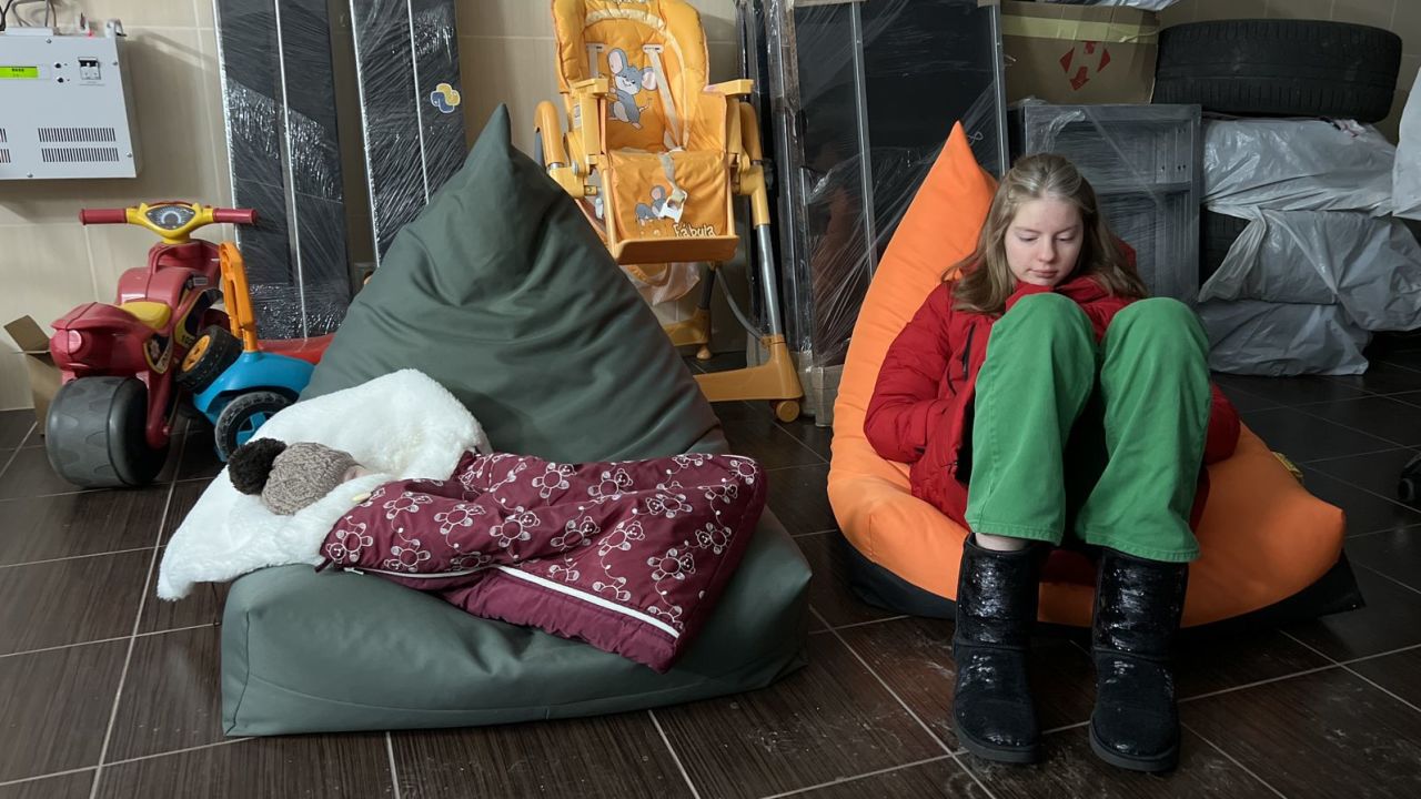 Oleksandr Gindyuk's daughters at their house last winter