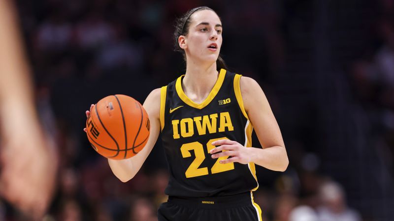 Caitlin Clark scores 44 points as No. 3 Iowa Hawkeyes beat No. 8