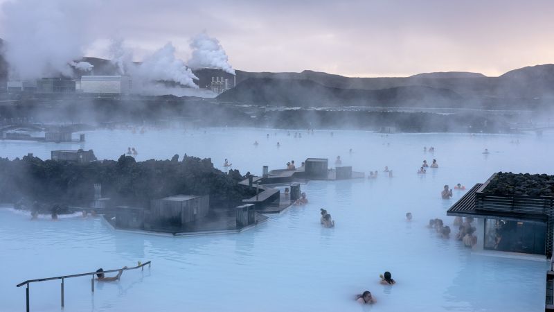 Modrá laguna na Islandu byla evakuována před „hrozící“ sopečnou erupcí.