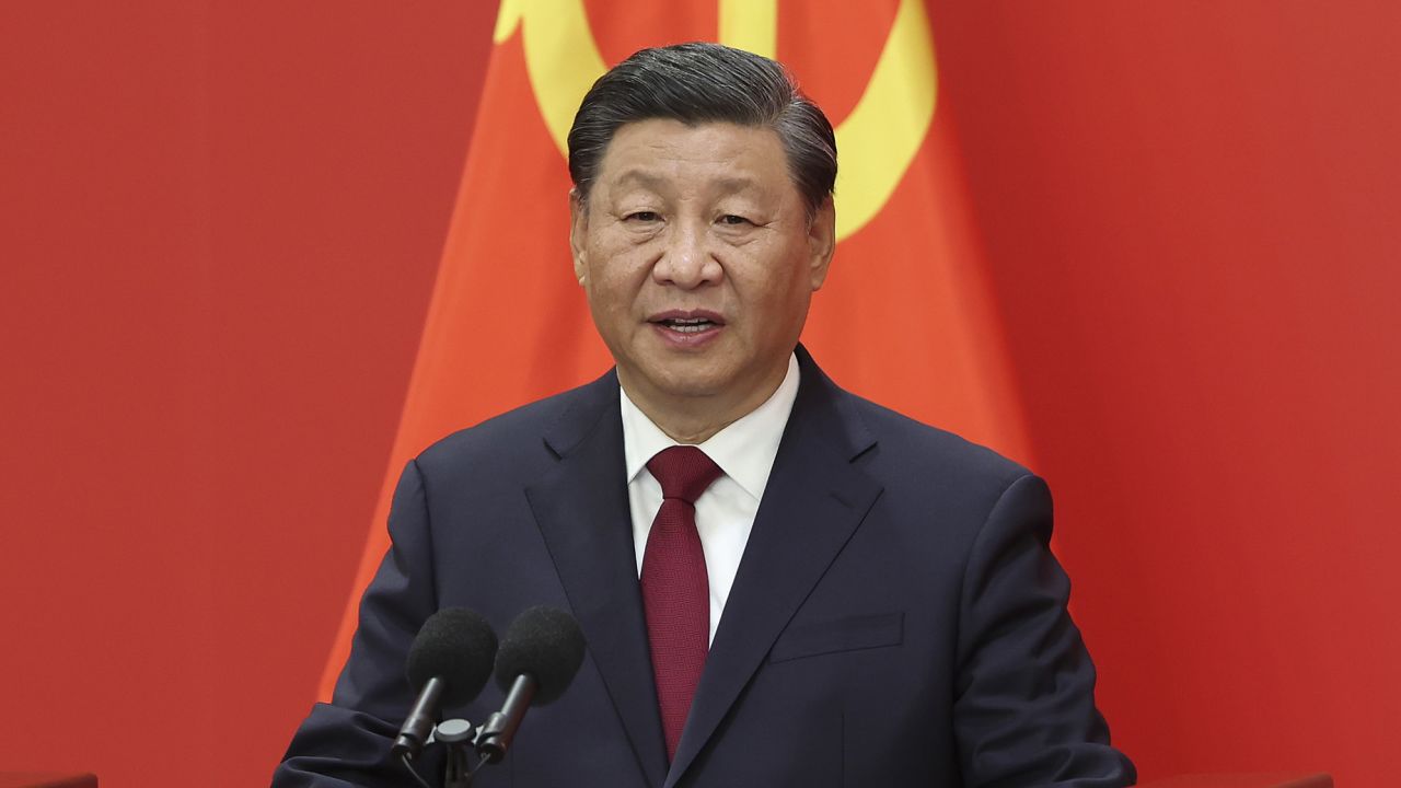 BEIJING, CHINA - OCTOBER 23: Chinese President Xi Jinping waves during the meeting between members of the standing committee of the Political Bureau of the 20th CPC Central Committee and Chinese and foreign journalists at The Great Hall of People on October 23, 2022 in Beijing, China. China's ruling Communist Party today revealed the new Politburo Standing Committee after its 20th congress. (Photo by Lintao Zhang/Getty Images)