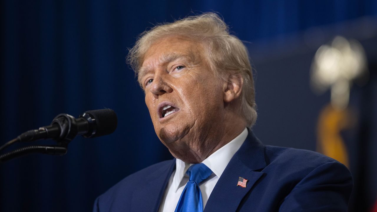 DERRY, NEW HAMPSHIRE - OCTOBER 23: Republican presidential candidate former President Donald Trump delivers remarks during a campaign event on October 23, 2023 in Derry, New Hampshire. Trump officially filed for the first-in-the-nation primary on Monday at the New Hampshire State House. (Photo by Scott Eisen/Getty Images)