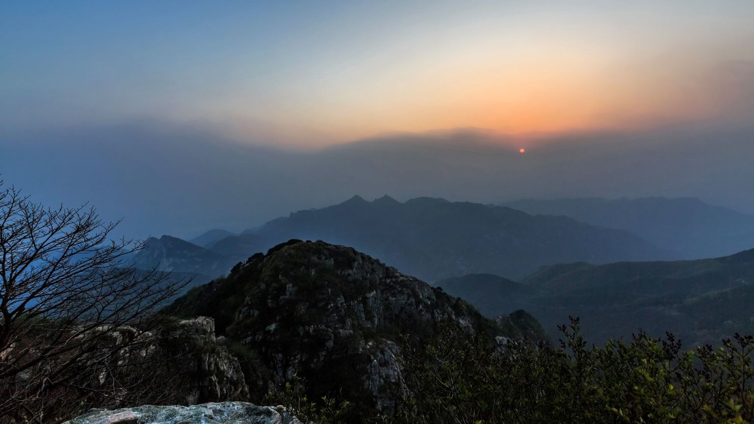 May 23, 2018 - Tai'An, Tai'an, China - Tai'an, CHINA-23rd May 2018: Sunset scenery at Mount Tai in Tai'an, east China's Shandong Province. Mount Tai is a mountain of historical and cultural significance located north of the city of Tai'an, in Shandong province, China. (Credit Image: © SIPA Asia via ZUMA Wire)