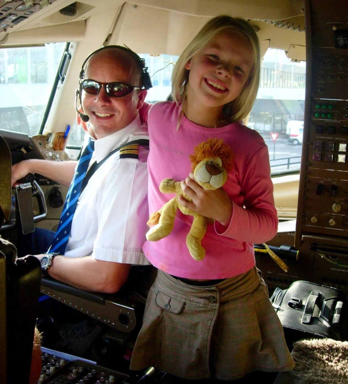 The 2006 photo was taken en route to Uganda. Jorrit and Jasmijn are pictured smiling together in the cockpit.