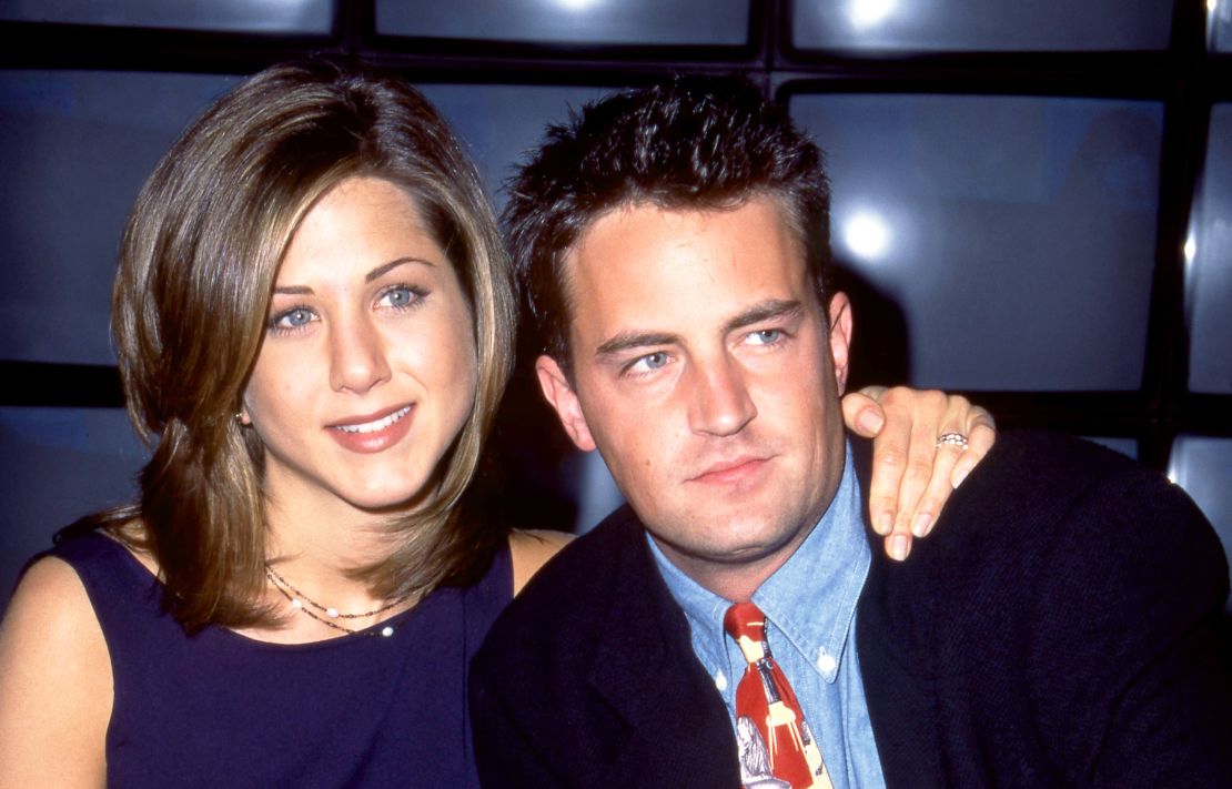 NEW YORK, NY - 1995: American actress and producer, Jennifer Aniston and Canadian-American actor, comedian and producer, Matthew Perry of the television comedy, Friend's, attend the 1995 NBC Fall Preview circa 1995 at the Lincoln Center in New York, New York.