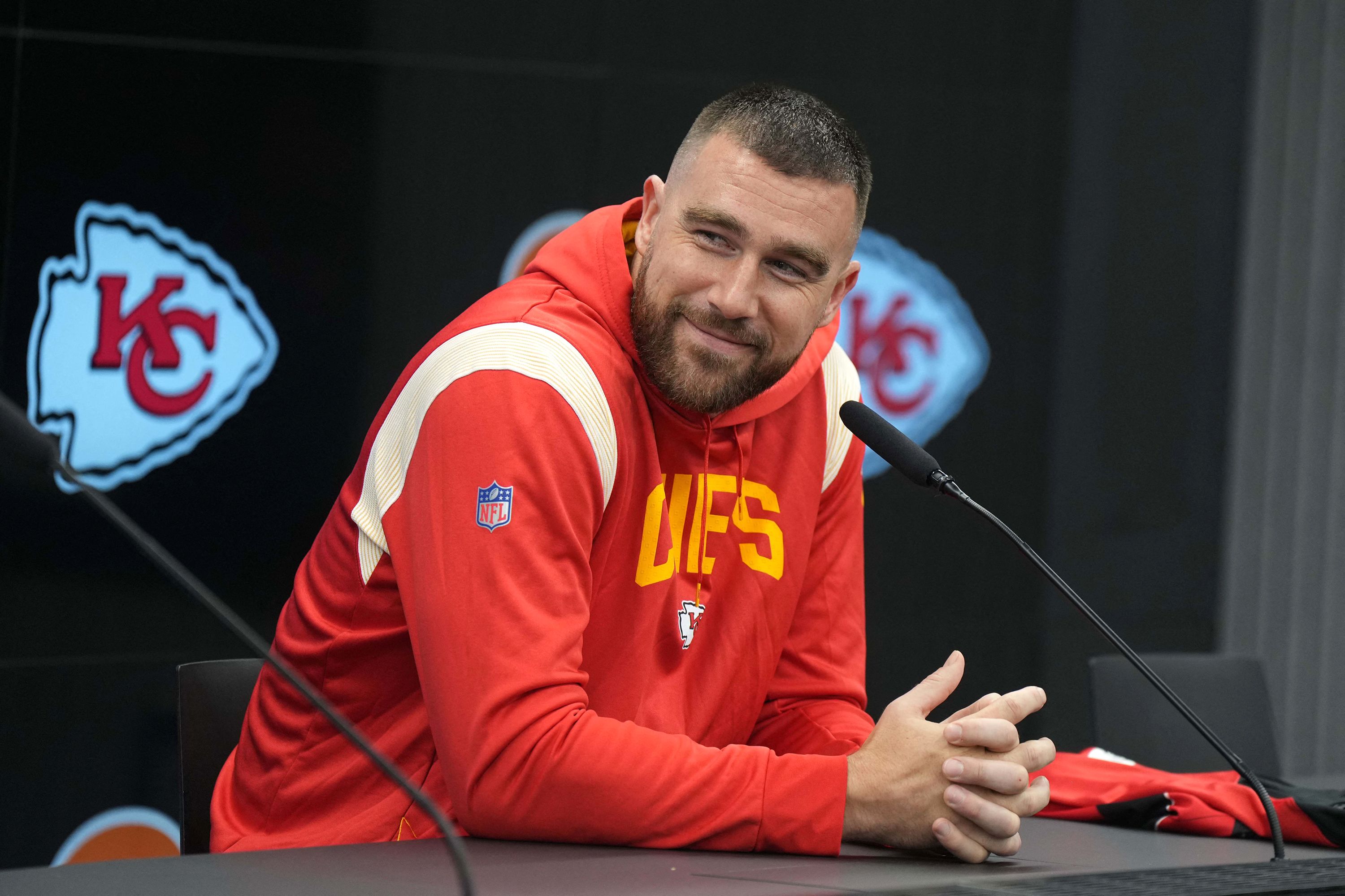 Travis Kelce 'Persuaded' Taylor Swift's Dad to Wear Chiefs Lanyard