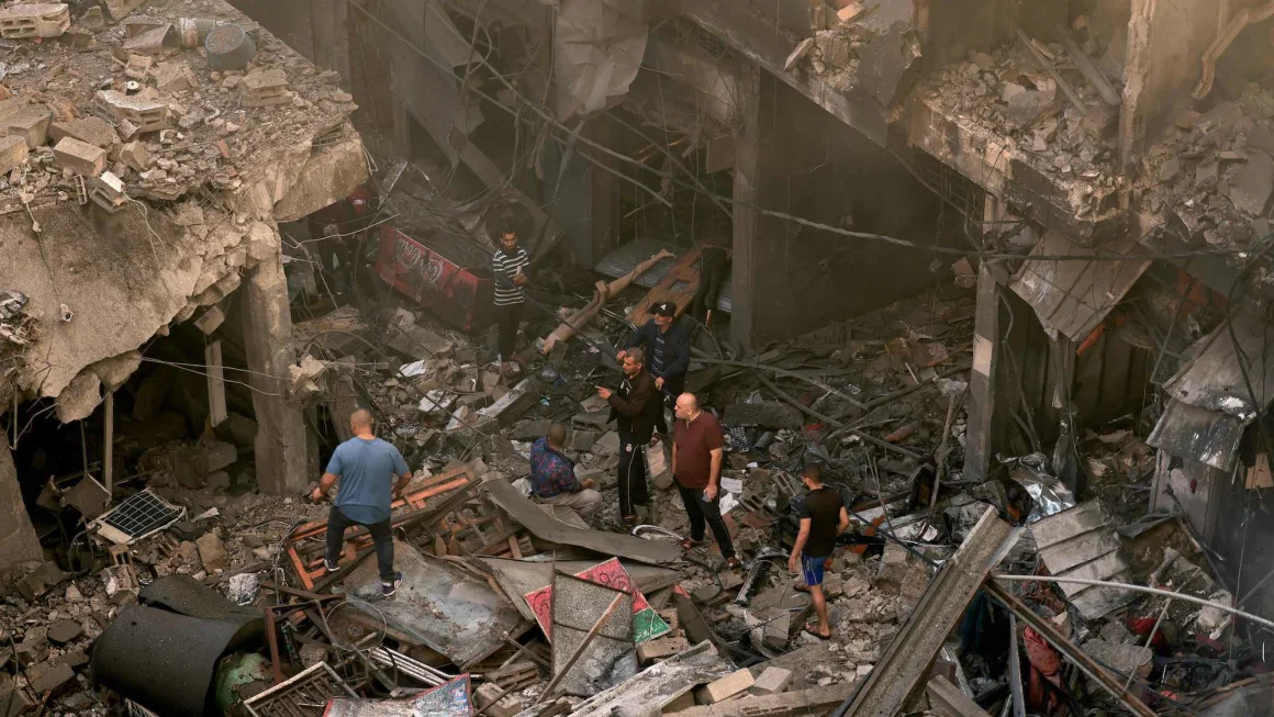 https://media.cnn.com/api/v1/images/stellar/prod/231116104808-01-gaza-evacuation-south.jpg?c=16x9&q=h_653,w_1160,c_fill/f_webp