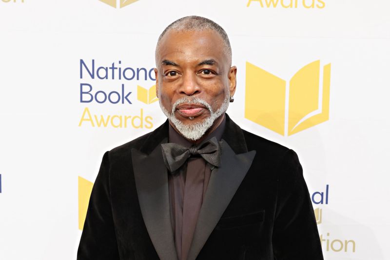 LeVar Burton used to encourage kids to read books. Now he s