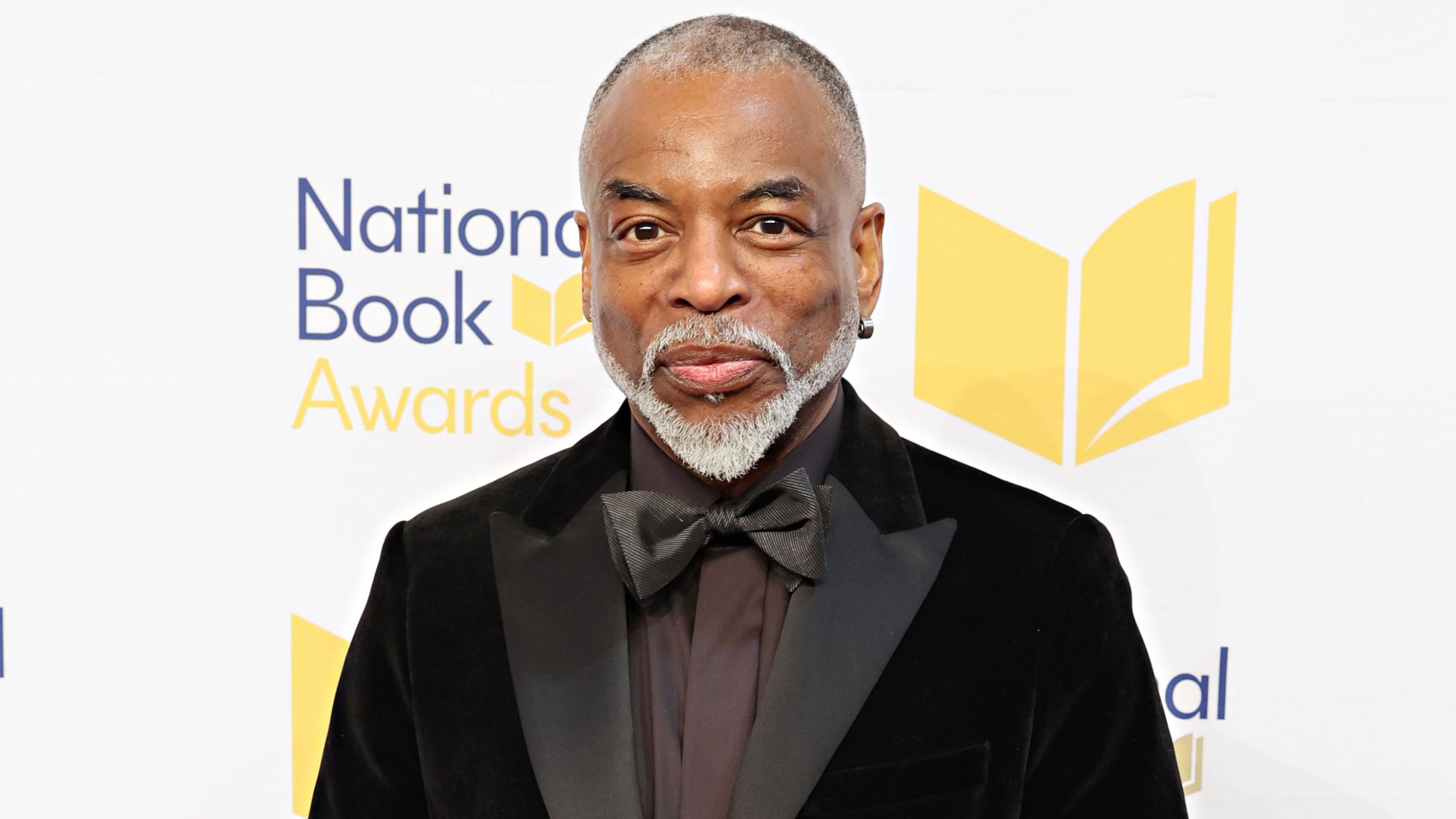 https://media.cnn.com/api/v1/images/stellar/prod/231116183208-levar-burton-national-book-awards-2023.jpg?c=16x9