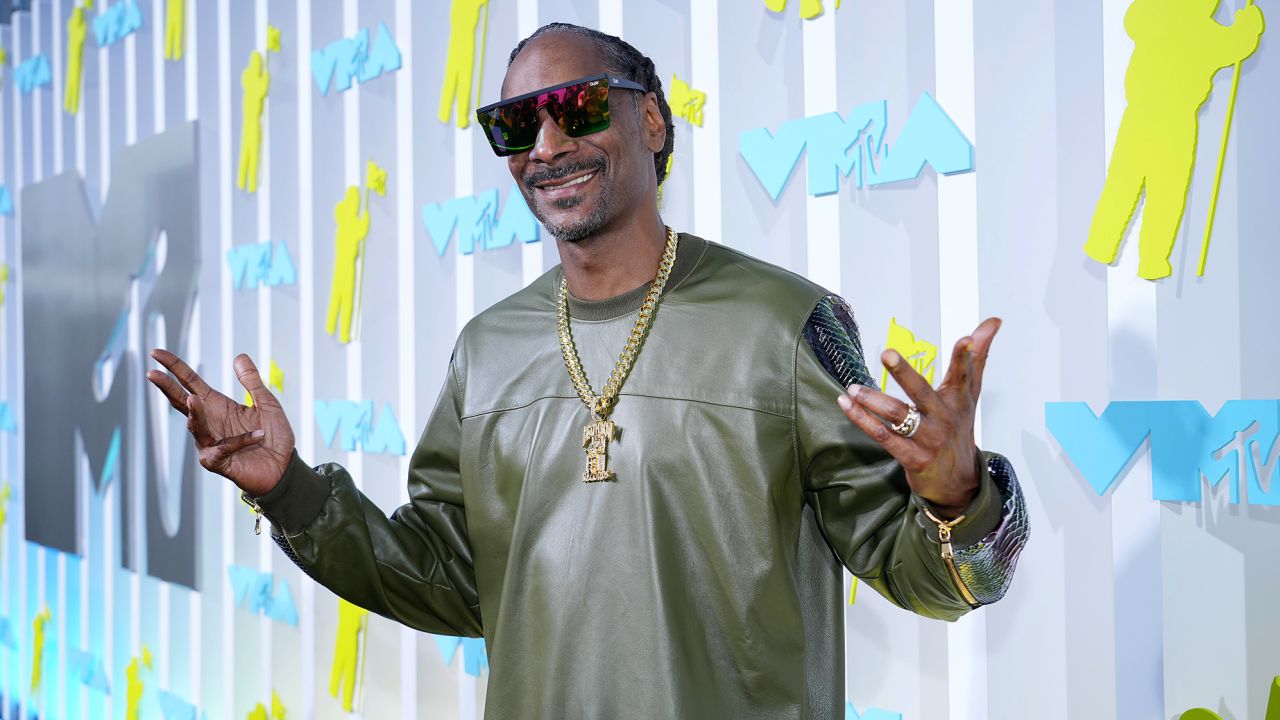 NEWARK, NEW JERSEY - AUGUST 28: Snoop Dogg attends the 2022 MTV VMAs at Prudential Center on August 28, 2022 in Newark, New Jersey. (Photo by Kevin Mazur/Getty Images for MTV/Paramount Global)