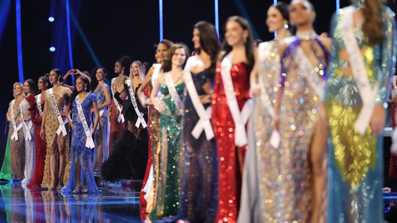 Miss Universe 2023 candidates wear colorful outfits in gala prior to final  - EFE Noticias