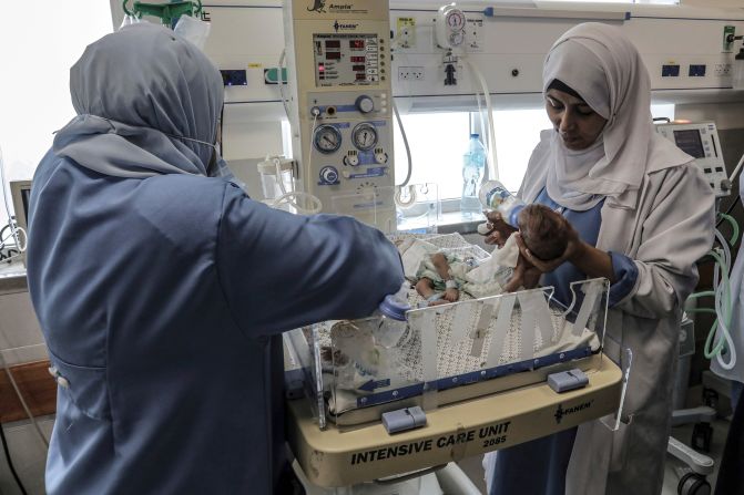 Premature newborns receive treatment after being transferred from Al-Shifa hospital to Al-Emarati hospital in Rafah, Gaza, on November 19. 