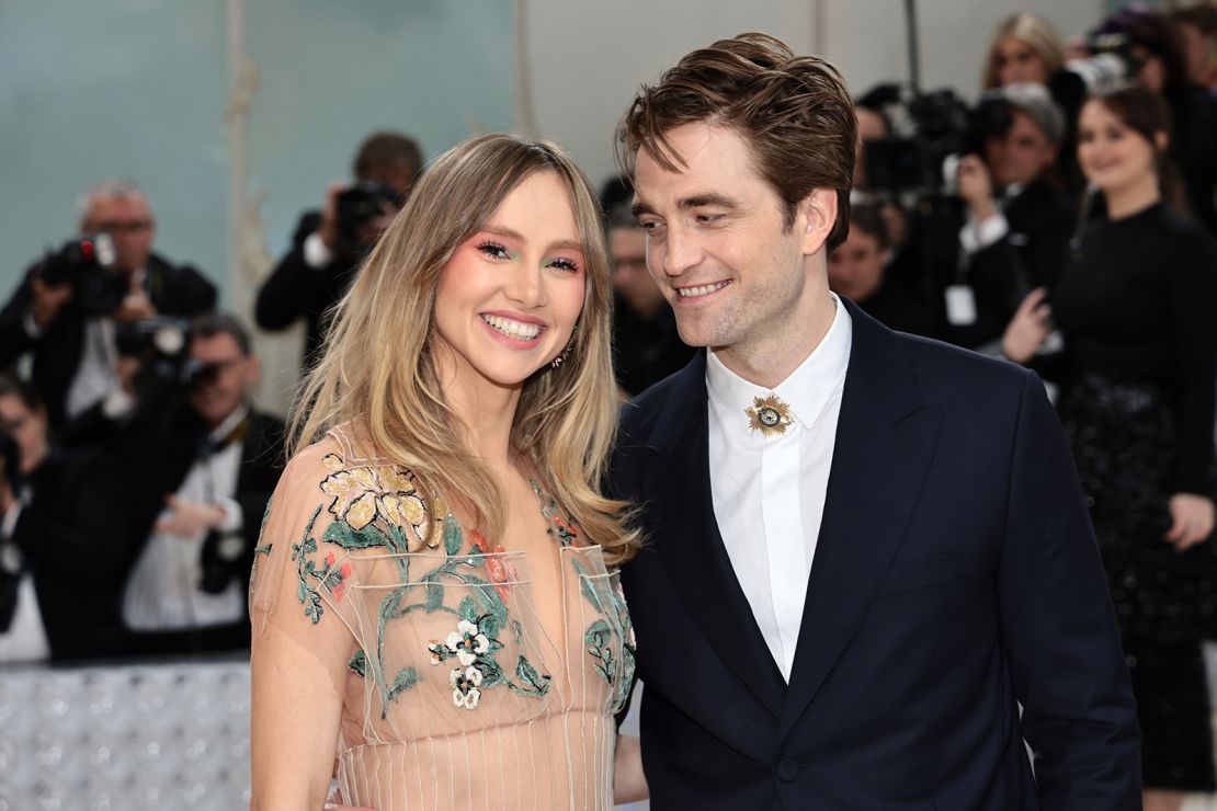 (From left) Suki Waterhouse and Robert Pattinson at the 2023 Met Gala in New York.