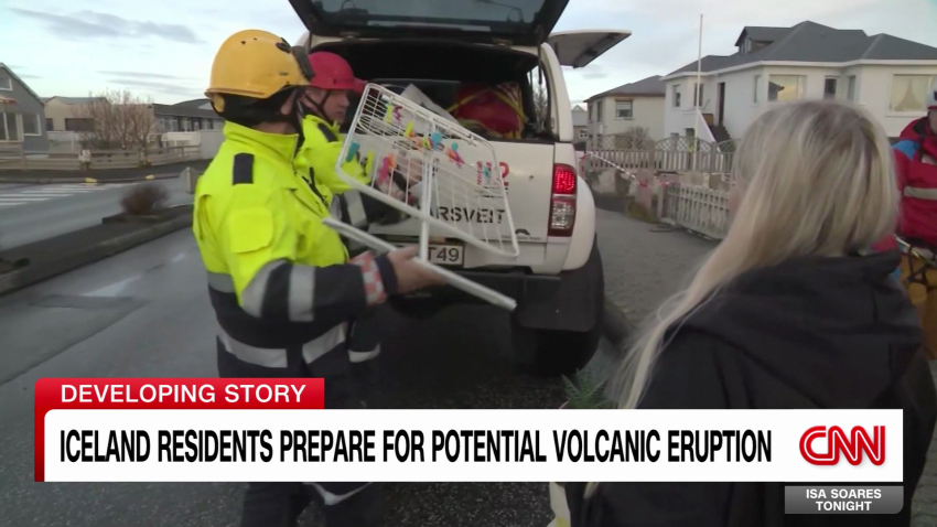 exp Iceland volcano eruption Pleitgen pkg 112002PSEG2 cnni world_00021227.png