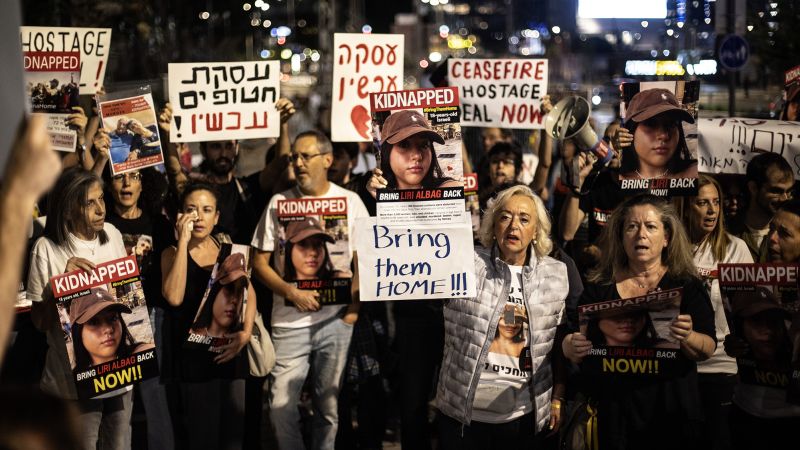 وتقول إسرائيل إن إطلاق سراح الرهائن لن يتم قبل يوم الجمعة