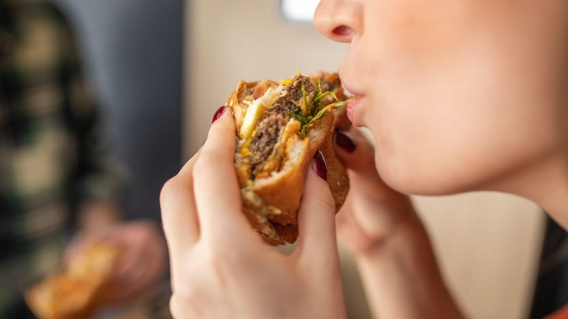 Outro estudo relaciona alimentos ultraprocessados ​​ao câncer, mas dúvidas permanecem