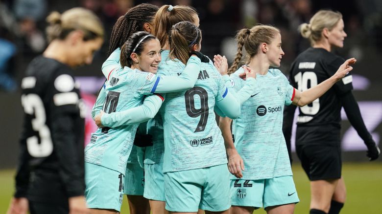 22 November 2023, Hesse, Frankfurt/Main: Soccer, Women, Champions League, Eintracht Frankfurt - FC Barcelona, Group stage, Group A, Matchday 2, Deutsche Bank Park. Barcelona's Aitana (2nd from left) celebrates with teammates after scoring the 1-3 goal. Photo: Uwe Anspach/dpa (Photo by Uwe Anspach/picture alliance via Getty Images)