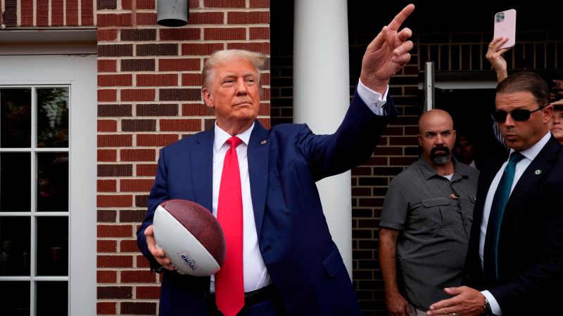 Trump woonde de Palmetto Bowl-universiteitsvoetbalwedstrijd in South Carolina bij