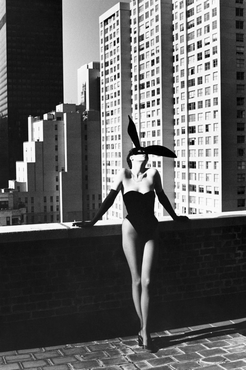 The Provocative and Sensual World of Helmut Newton: Unraveling the Master behind Iconic and Subversive Imagery