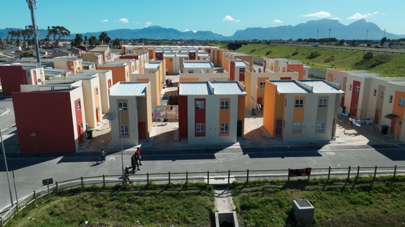 Since 2016, Mpahlwa and his team have built 400 upgraded homes to relocate residents to better housing in the Kosovo Informal Settlement, but the project has faced intermittent delays from the Covid-19 pandemic and zoning disputes.