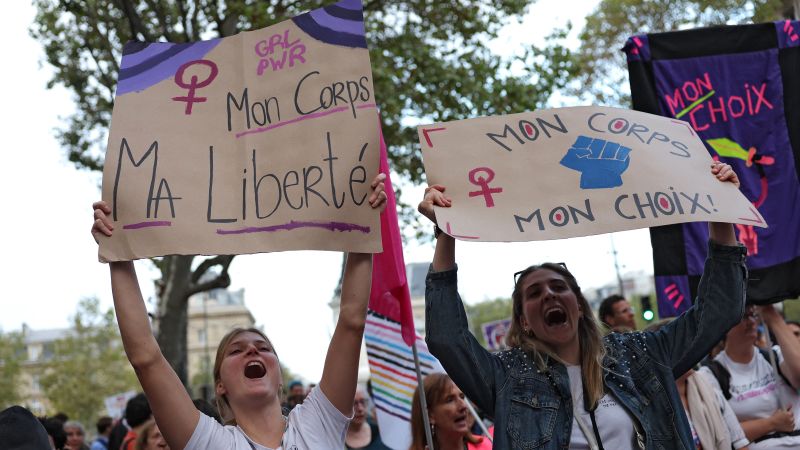 Становище: френските жени получиха сигнал за събуждане относно правата на аборт от сестрите си в САЩ